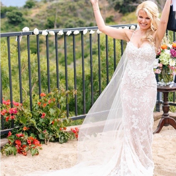 Netta Benshabu wedding dress size 2 (US street size). Ivory. European lace.